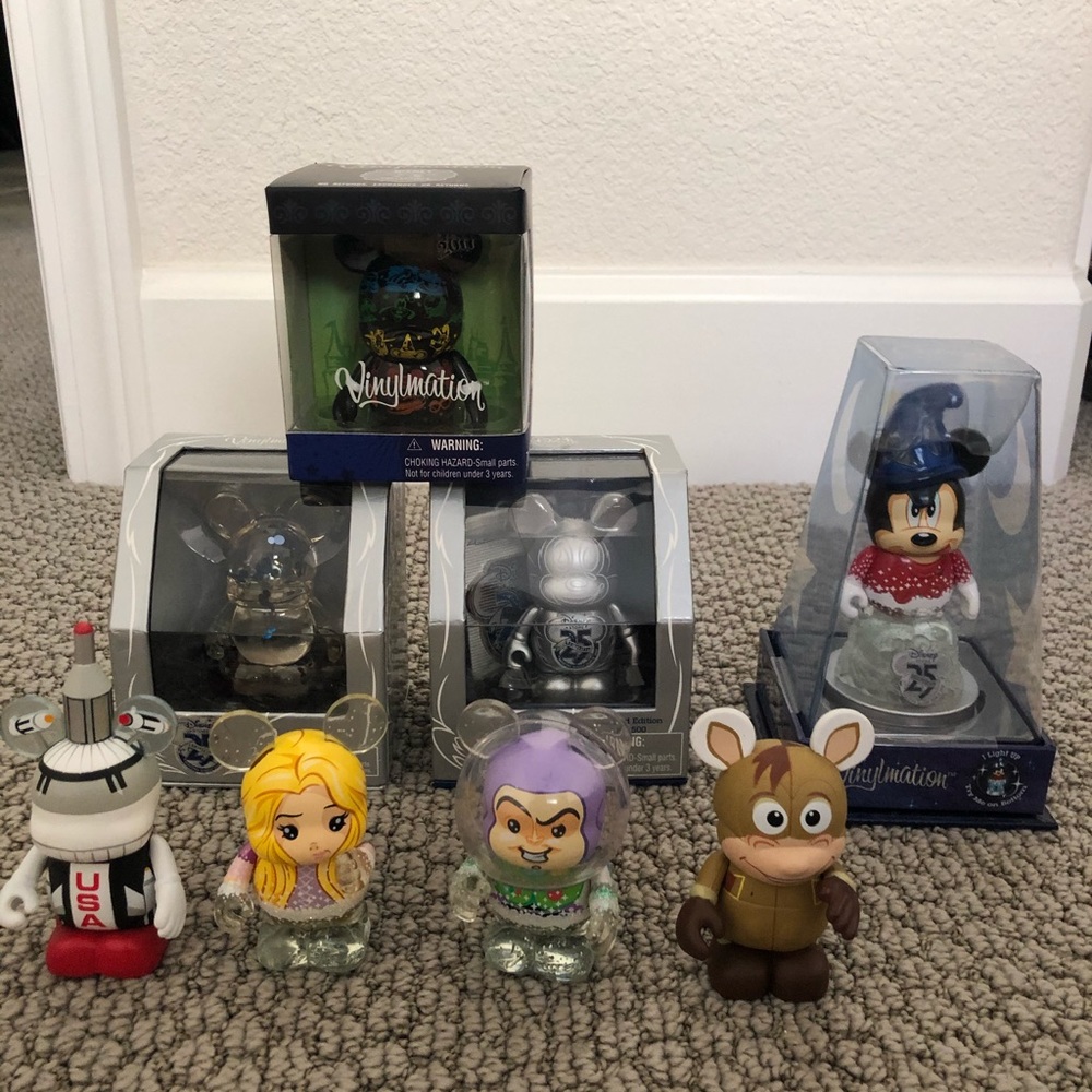 Disney Vinylmations LOT of 8